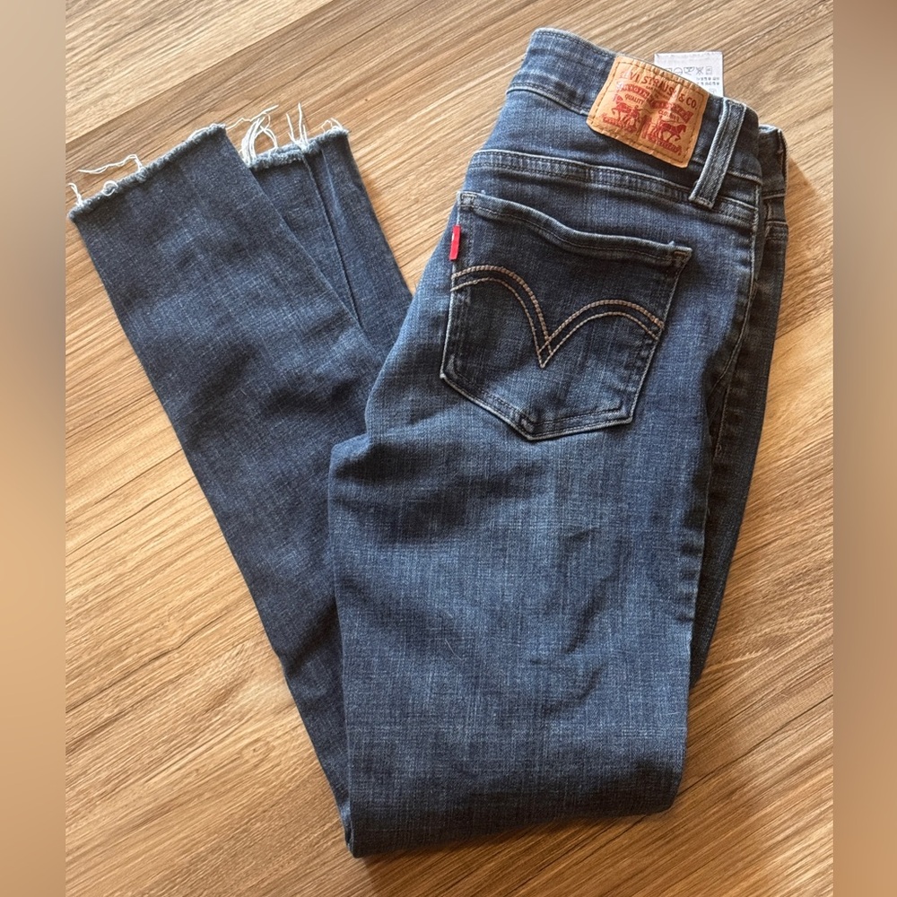 Levi's Women's 535 Super Skinny Jeans Sz 4/27